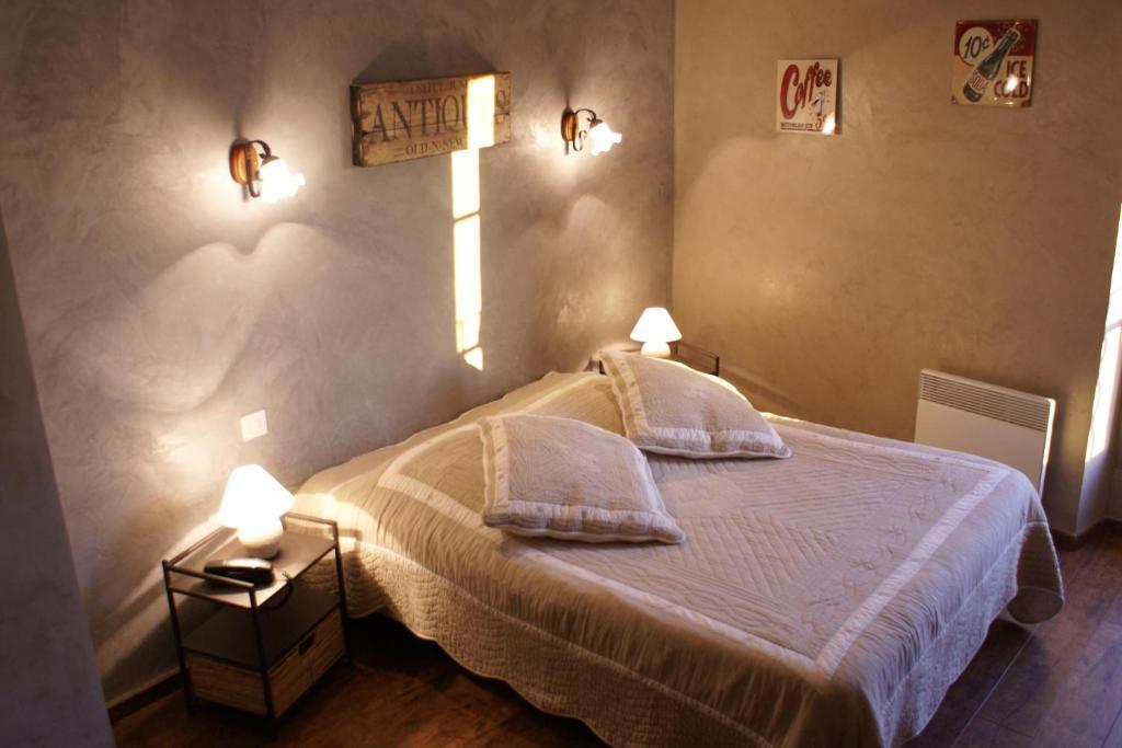 Le Crillon Hotell Murs  Rum bild