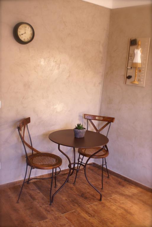 Le Crillon Hotell Murs  Rum bild