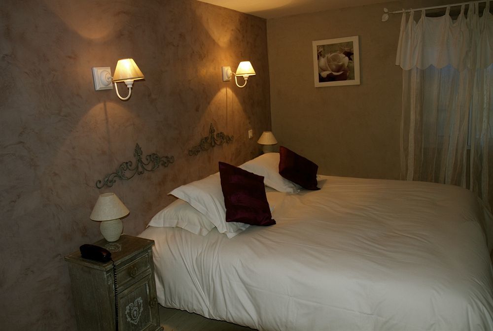 Le Crillon Hotell Murs  Exteriör bild