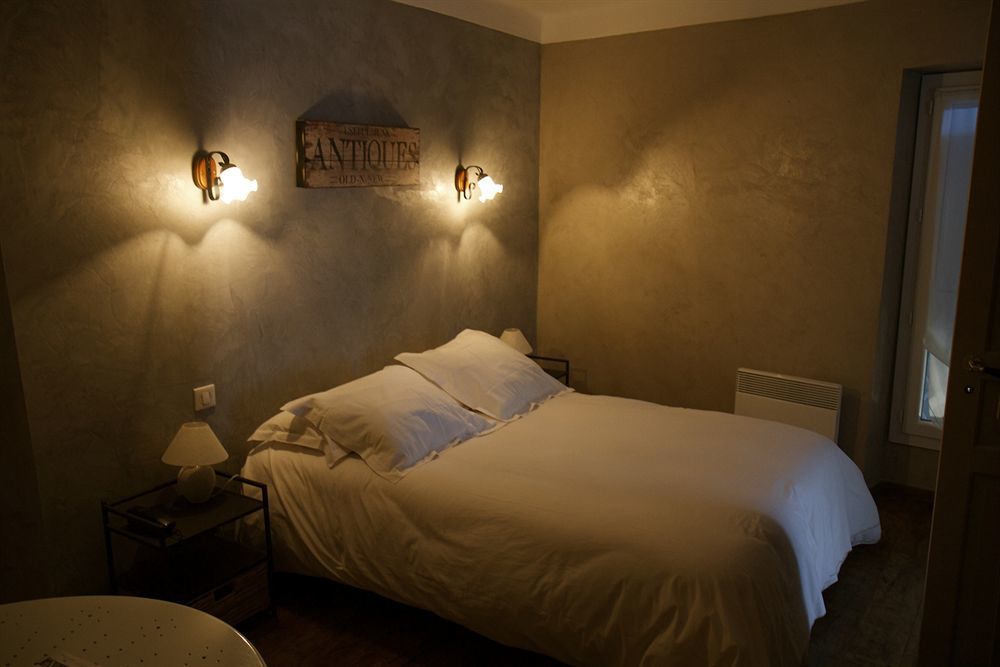 Le Crillon Hotell Murs  Exteriör bild