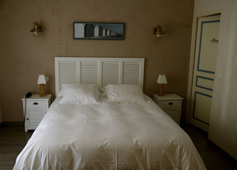 Le Crillon Hotell Murs  Exteriör bild