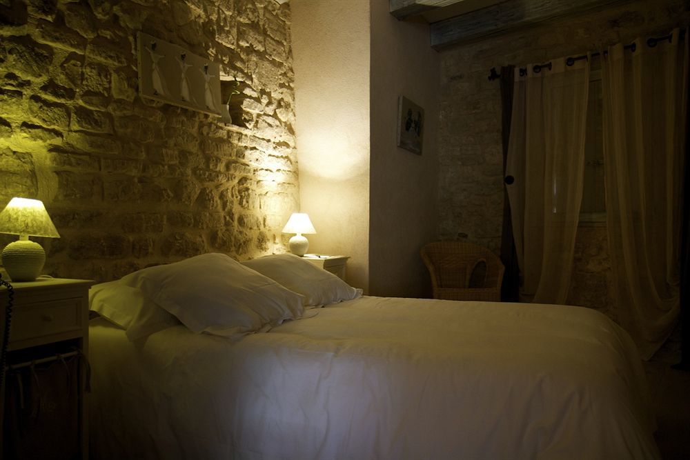 Le Crillon Hotell Murs  Exteriör bild