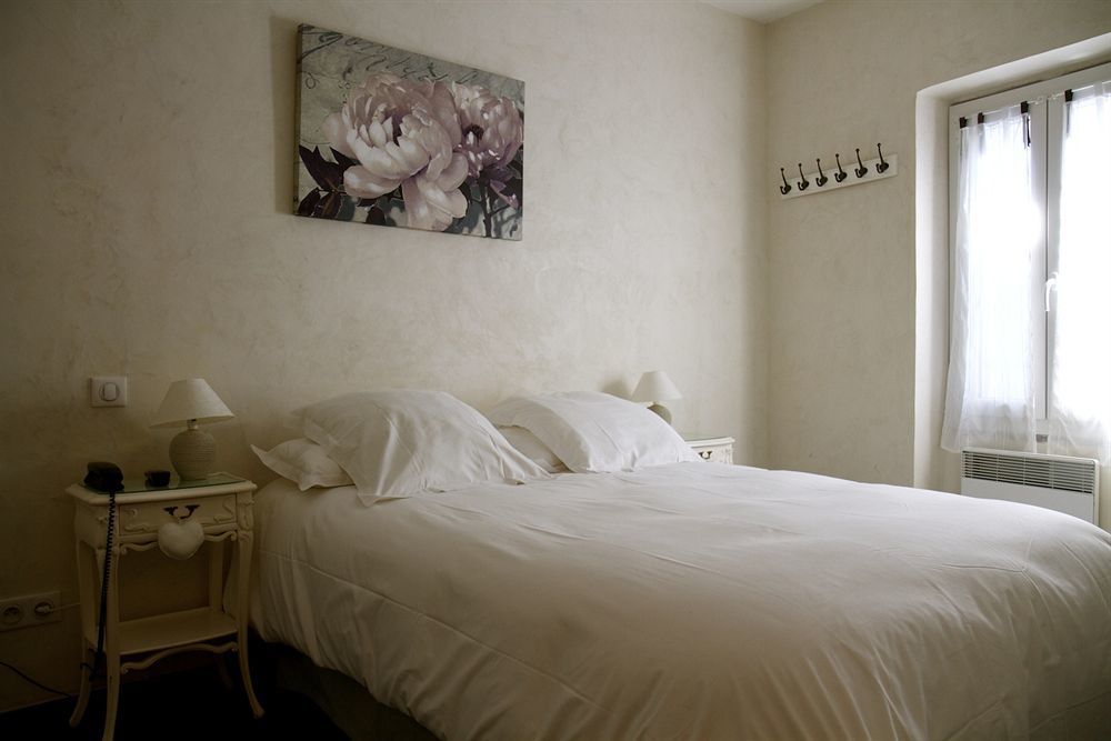 Le Crillon Hotell Murs  Exteriör bild
