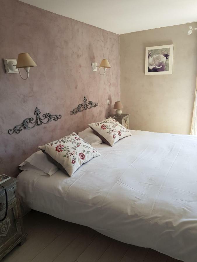Le Crillon Hotell Murs  Exteriör bild