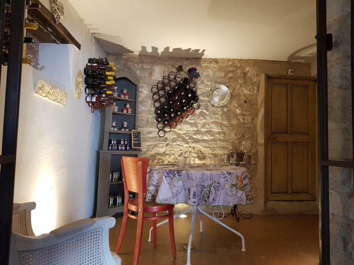 Le Crillon Hotell Murs  Exteriör bild